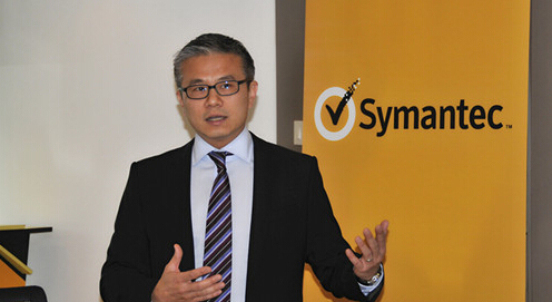 图为Symantec亚太区大客户部副总裁兼大中华区总裁梅正宇发表演讲